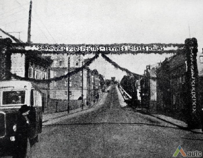 Gatvės pavadinimo pakeitimo šventė, 1938 m. Iš: "Naujoji Romuva", 1938, Nr. 37-38