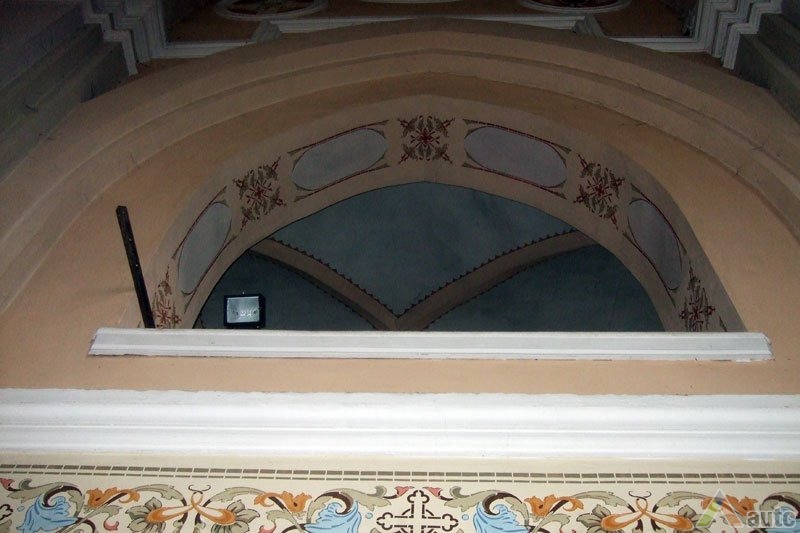 Presbiterijos sienos arka. Vilkijos parapijos nuotr.