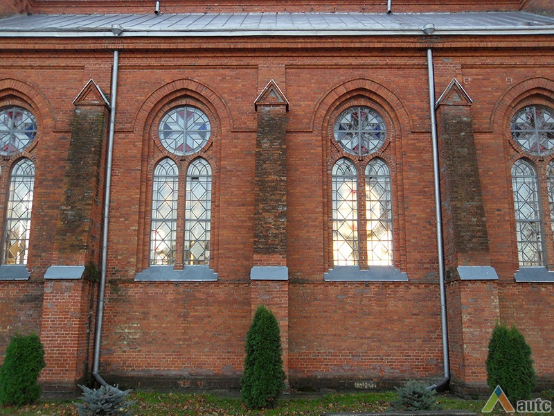 Šoninio fasado langai. Ž. Rinkšelio nuotr., 2012 m.