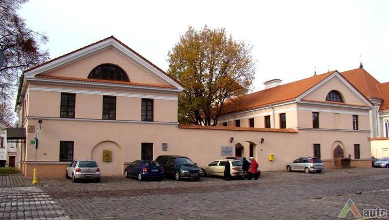 Arklių pašto stoties pagrindinių korpusų nr. 18, nr. 19 rytiniai fasadai. J. Butkevičienės nuotr., 2012 m.
