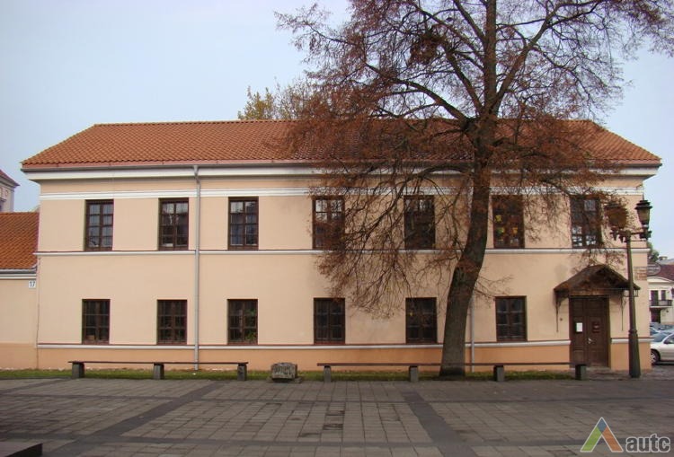 Pastato nr. 18 pietinis fasadas. J. Butkevičienės nuotr., 2012 m.