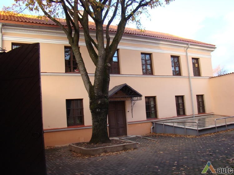 Pastato nr. 19 pietinis fasadas. J. Butkevičienės nuotr., 2012 m.