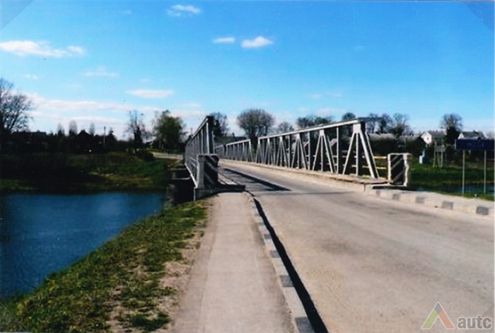 Suremontuoto tilto vaizdas nuo dešiniojo kranto. G. Mažuikaitės nuotr., 2009 m. Iš H. Kebeikio kolekcijos