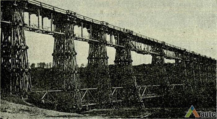 Vokiečių atstatytas medinis geležinkelio tiltas 1916 m. Iš: Grinkevičius, S. Mediniai tiltai, 1929, p. 197