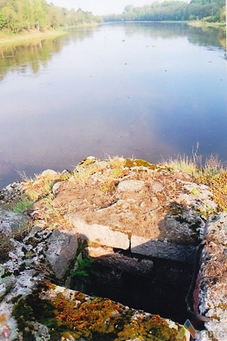 Tilto taure per ekspediciją aptiktos šachtos vaizdas. H. Kebeikio kolekcijos nuotr., 2012 m.