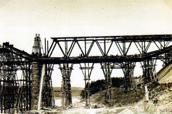 Alytaus geležinkelio tilto statyba 1898-1899 m. H. Kebeikio kolekcijos nuotr.