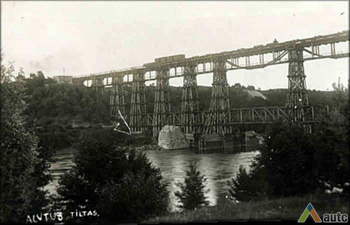 Vokiečių statytas laikinasis medinis tiltas iki 1927 m. Alytaus kraštotyros muziejaus rinkinio nuotr.