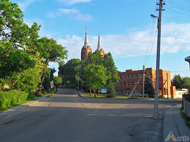 Miesto centras ir buvusi naujoji turgaus aikštė, susiformavę po naujosios bažnyčios atsiradimo XX a. pr. Ž. Rinkšelio nuotr., 2013 m.