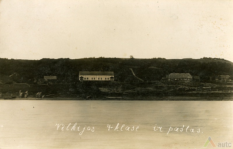 Vilkijos mokykla ir paštas XX a. 3 deš. A. ir J. Juškų etninės kultūros muziejaus nuotr.