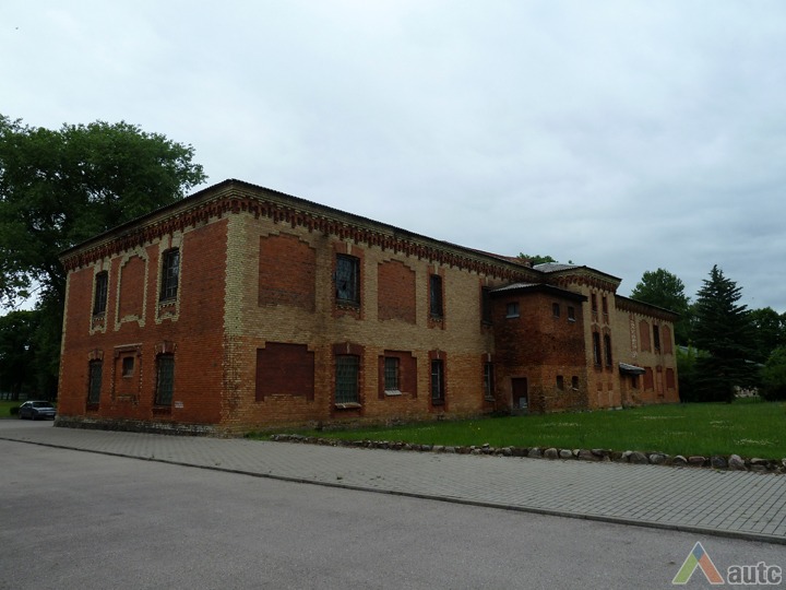 Karinio miestelio pastatas, pirminė paskirtis nenustatyta. Nuotr. N. Steponaitytės, 2012 m.