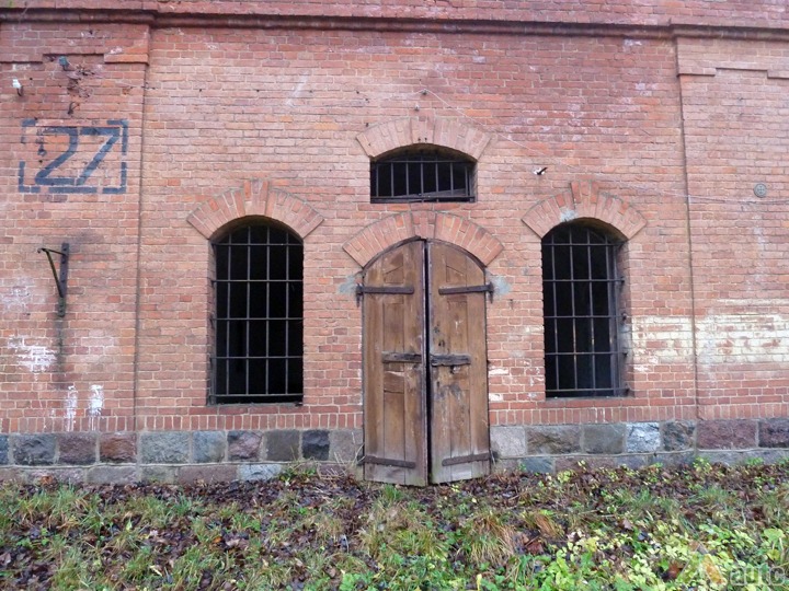 Šaudmenų sandėlio fasado fragmentas. Nuotr. N. Steponaitytės, 2012 m.