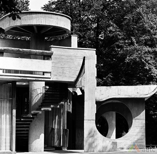 Kavinė "Banga". 1979 m., R. Rakausko nuotr., publikuota leidinyje "Architektūra sovietinėje Lietuvoje“, 2012.