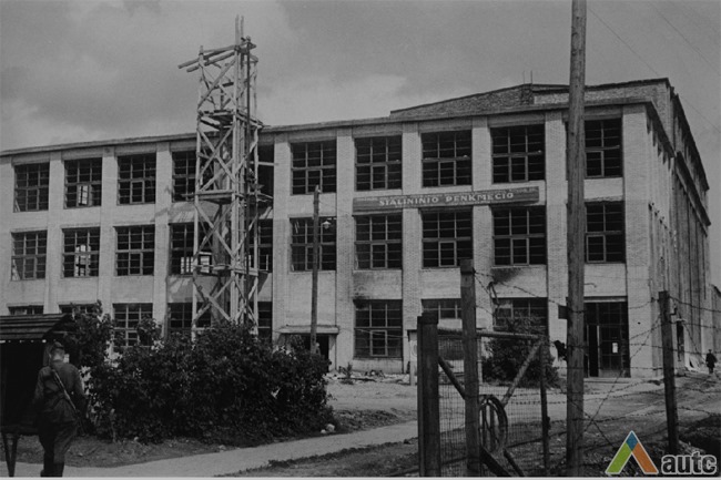 Construction of „Drobė“ factory. Photo by A. Šestakovas, 1947, from Lithuanian central state archive, photodocuments department.