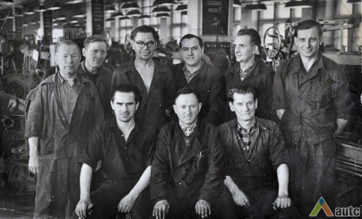 Workers of „Drobė“ factory in soviet times. Time and author of photography unknown, from Kaunas County Public Library The Kaunas Studies Reading Room.