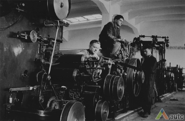 L. Mackevičius team installs new equipment. Photo by M. Ogajus, 1949, from Lithuanian central state archive, photodocuments department.