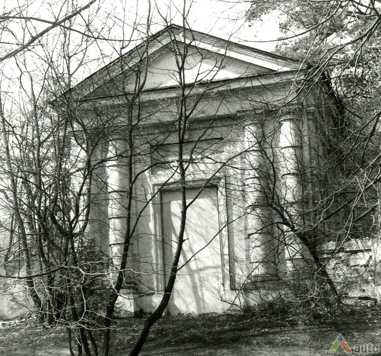 Natalijos Repninos koplyčios-mauzoliejaus fasadas. Nuotr. aut. M. Sakalauskas, data nežinoma, KTU ASI archyvas