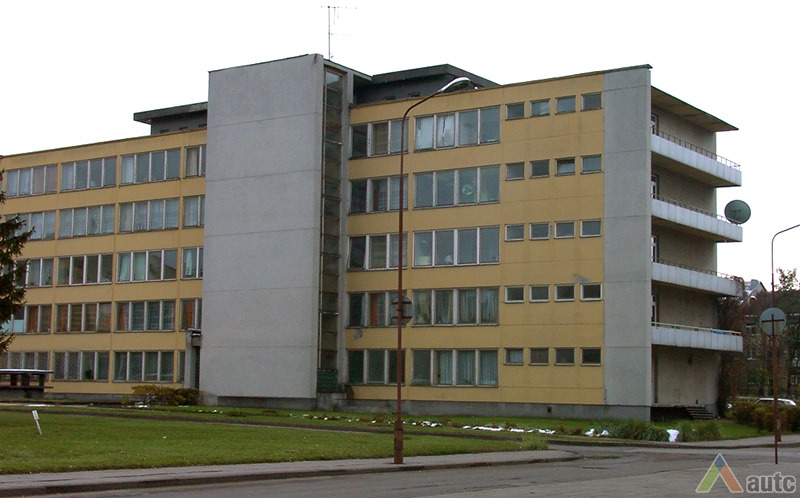 Ligoninės pastato fragmentas. V. Petrulio nuotr., 2003 m.