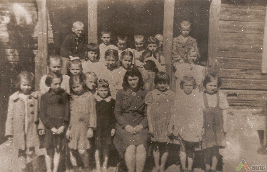Barborlaukio pradžios mokykla. Iš Šveicarijos pagrindinės mokyklos archyvo
