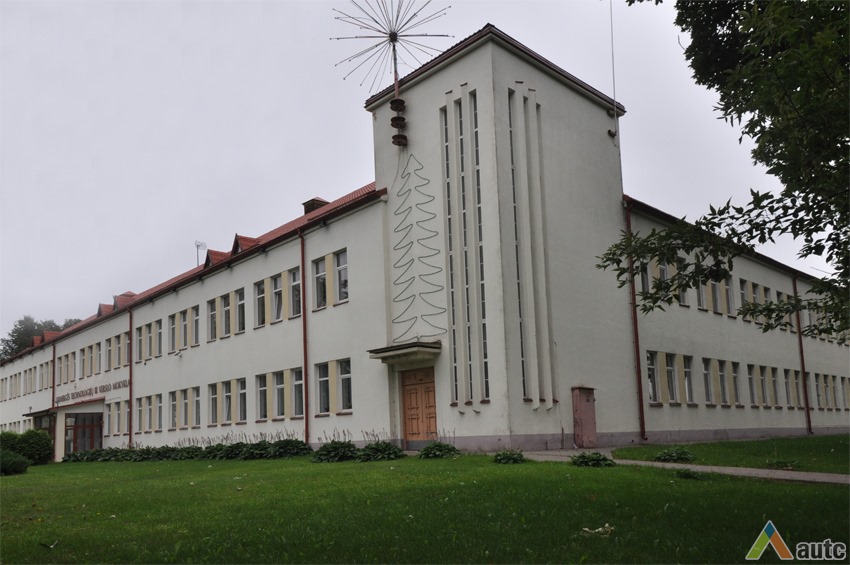 Mokyklos pastatas. V. Petrulio nuotr., 2018 m. 