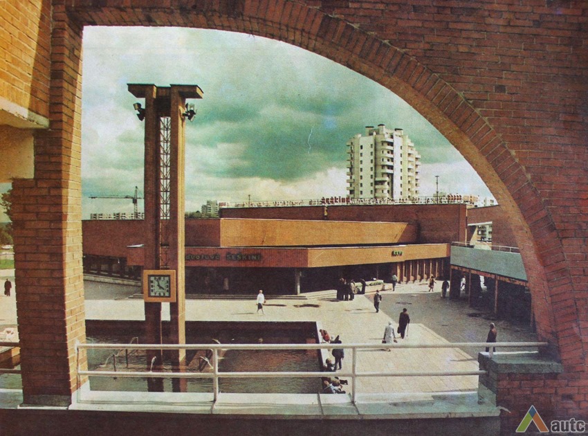Šeškinės visuomeninis prekybos centras. Iš leidinio „Statyba ir architektūra“, B. Nekrylovo nuotr., 1987