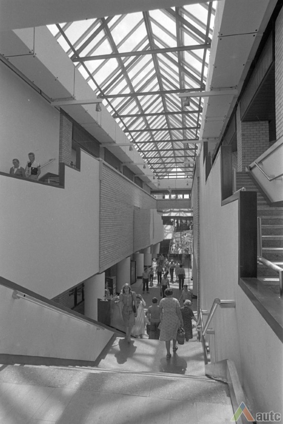 Prekybos centras „Kalniečiai“. K. Jurelės nuotr., 1986 m., LCVA fotodokumentų skyrius 
