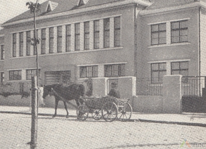 2.	Pradžios mokykla. Publikuota leidinyje: „Lietuva 1918-1938“, Kaunas: Spaudos fondas, 1938, p. 287 