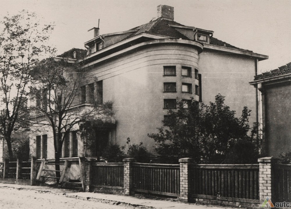 Pagrindinis fasadas, S. Lukošiaus nuotr., 1956 m., KTU ASI archyvas. 