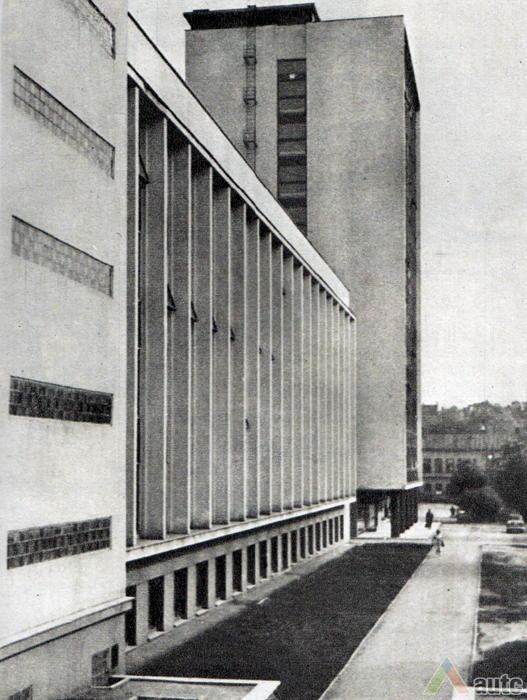 Fasado vaizdas iš šono. Iš: S. Abramauskas ir kt. Kaunas, 1968, p. 63