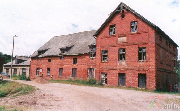 Pagrindinio fasado vaizdas 1999 m. D. Puodžiukienės nuotr.