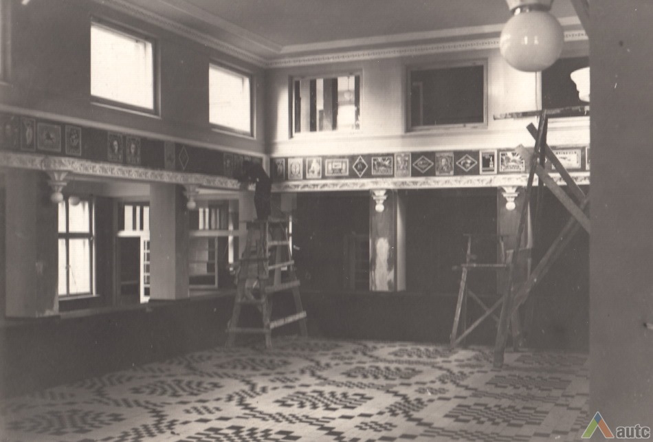 Works on interior decoration. Photo from the Rare Prints Department of the KTU Library.