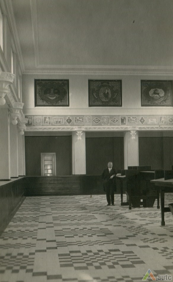 Architect Feliksas Vizbaras in the main hall. Photo from personal collection of A. Burkus. 