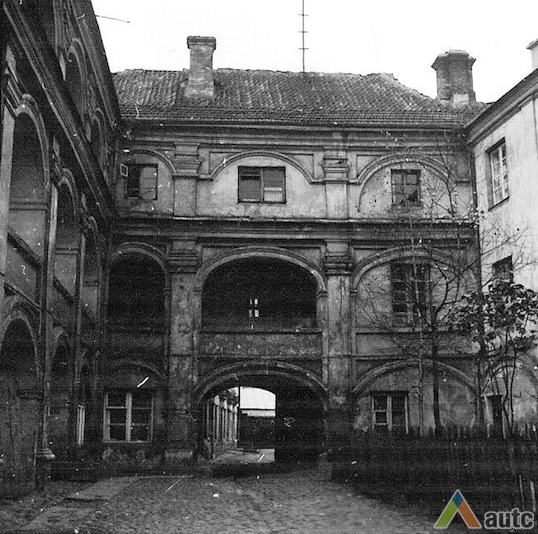 Vilniaus alumnato rūmų kiemas. KTU ASI archyvo nuotr., Sk-03970