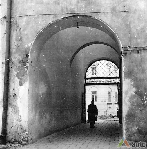 Vilniaus alumnatas, įėjimas iš Trakų (dabar Dominikonų) g. KTU ASI archyvo nuotr., Sk-03960