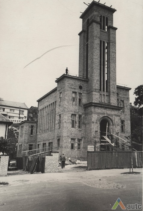 Baigiamieji statybos darbai apie 1947 m. Nuotr. aut. nežinomas, KMS archyvas.