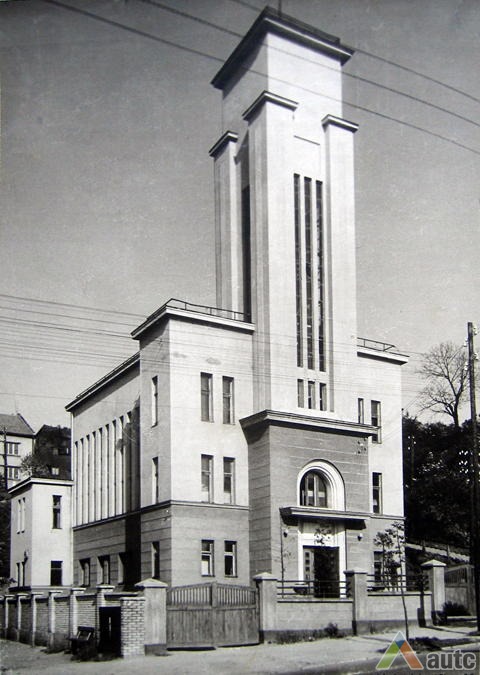 Fasadas. J. Skeivio nuotr., 1956 m. KTU ASI archyvas, PK-1878.