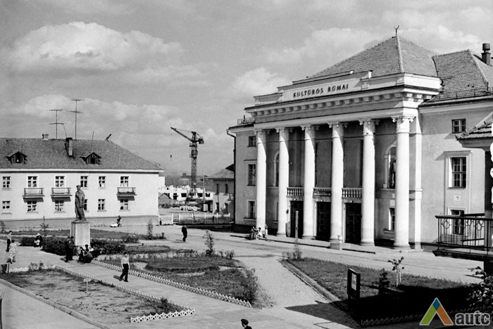 Naujosios Akmenės kultūros rūmai. 1960 m., A. Karoso nuotr., LCVA, Fotodokumentų skyrius