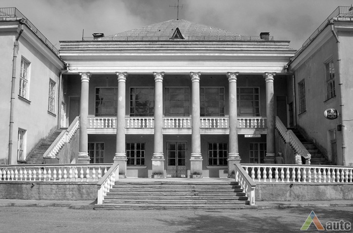 Rūmų kiemo fasadas, vaizdas iš parko. 2007 m., M. Drėmaitės nuotr.