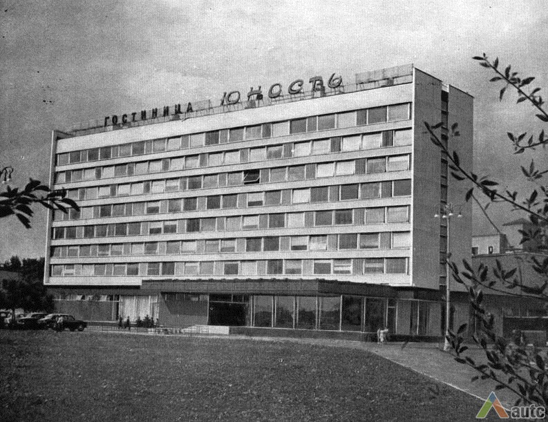 „Baltijos“ pirmtakas – viešbutis „Jaunystė“ Maskvoje. Iš: „Архитектура СССР“, 1962, № 1, с. 44