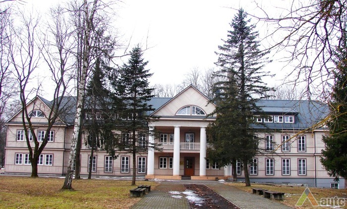 Sanatorijos Kurorto g. 6 rytų fasadas. V. Migonytės nuotr., 2010 m.